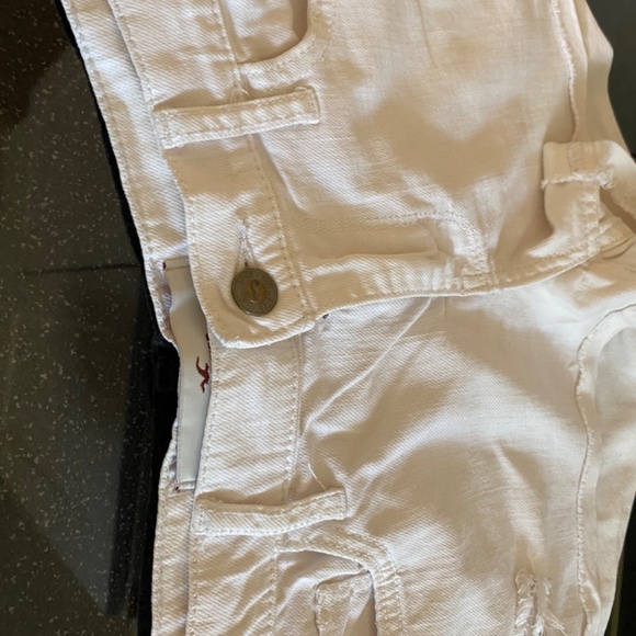 Hollister - Picture 3 of 13